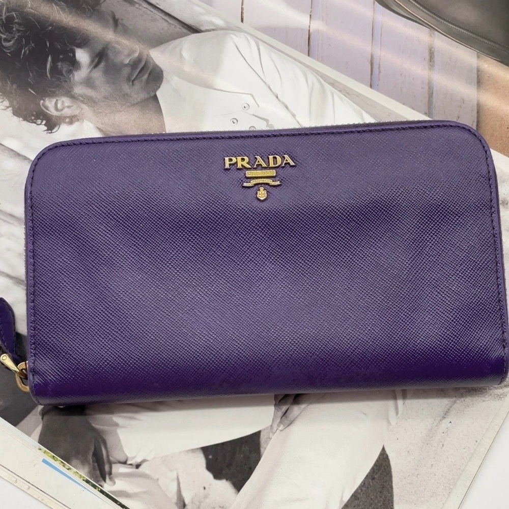 Auth PRADA Saffiano Leather Purple
Round Zipper Long Wallet W/C